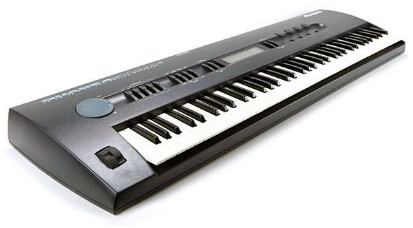 Alesis Quadrasynth 76 клавиша - перфектен