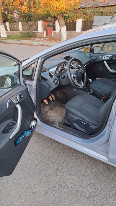 Vând ford fiesta 1,6 tdci full opțion