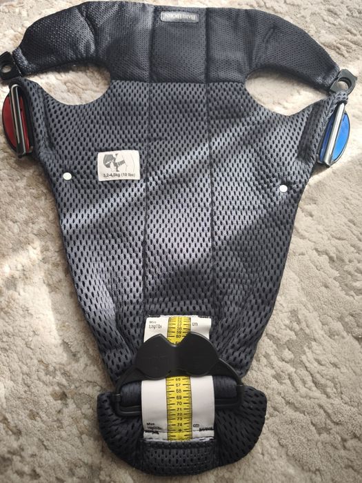 Marsupiu anatomic BabyBjorn Mini Anthracite – 0-12 luni