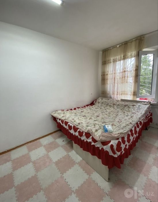 Продам трехкомнатную квартиру Академ Городок ,рядом с метро