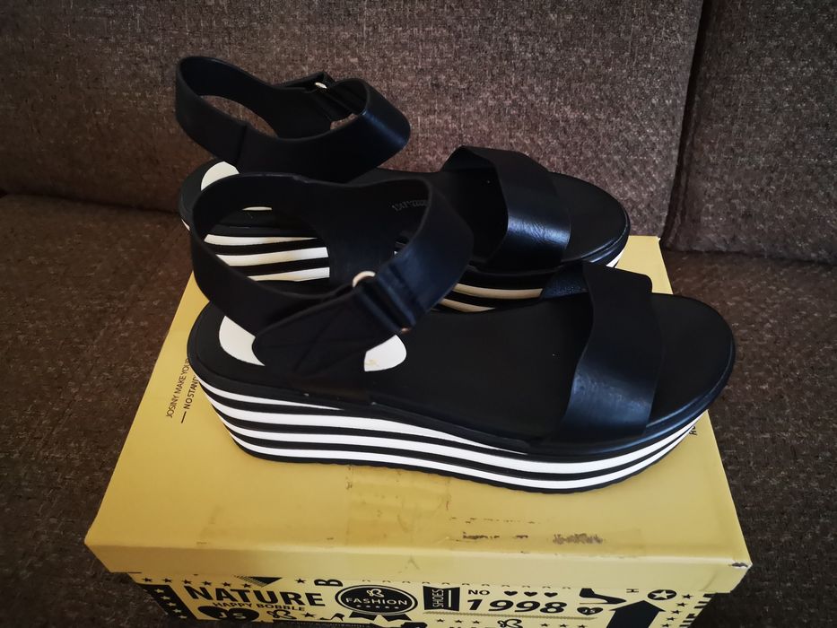 Босоножки на платформе