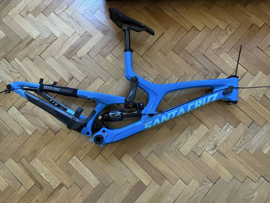 Santa Cruz V10 frame  + shock (XL size)