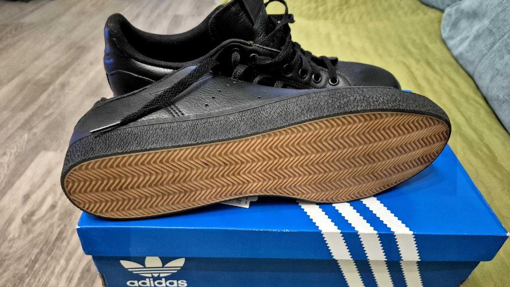 Продам красовки Adidas