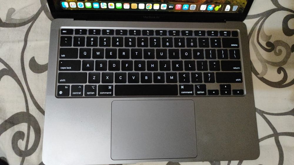 MacBook air m1 8/256