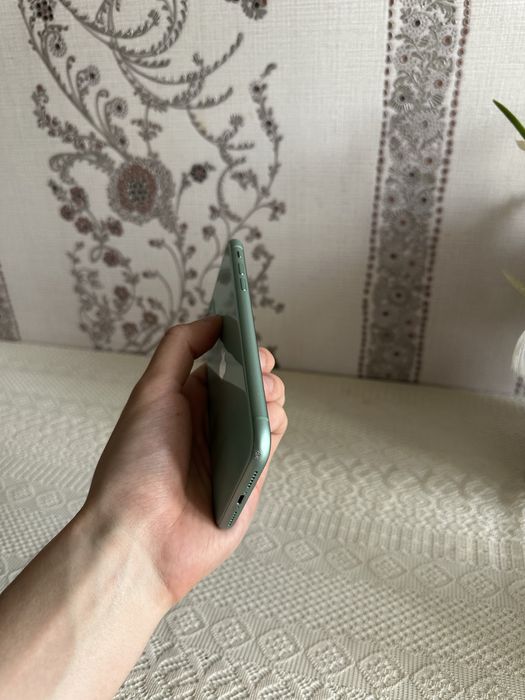 Продам Iphone 11 айфон