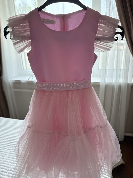 Платье нарядное на 6-8 лет