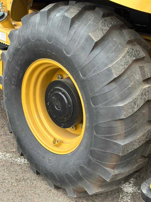 Экскаватор-погрузчик Shanmon 388-II