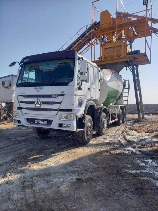 Автомиксер  HOWO