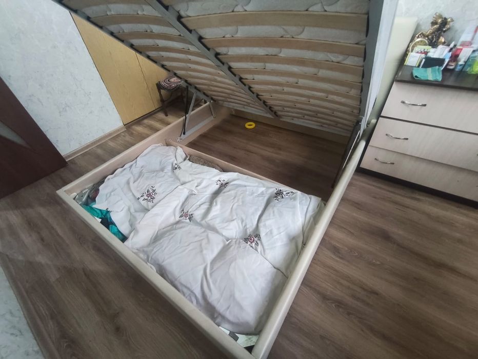 Продаётся двуспальная кровать 200х160