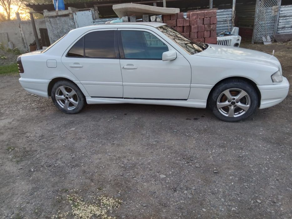 Мерседес c180 w202