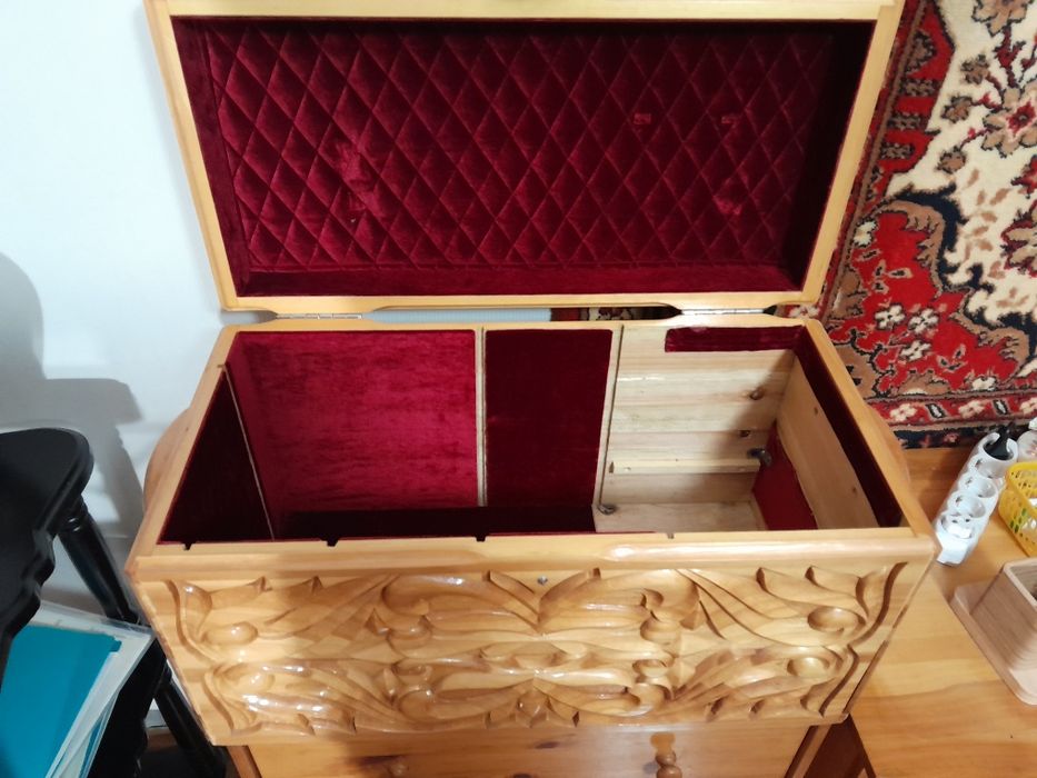 Сундук деревянный