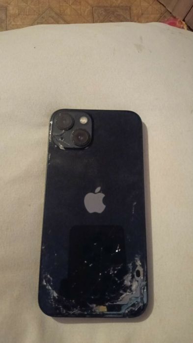 iPhone 13 pentru piese detalii in privat