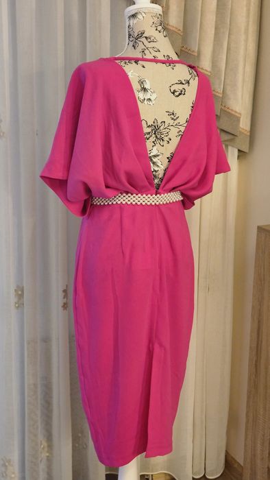 Rochie roz fucsia cu spatele gol!