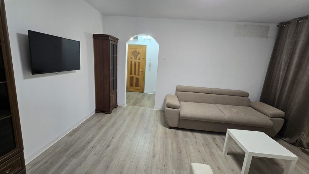 Inchiriez apartament 2 camere etaj 1 zona  Cantemir podu Rosu Palas