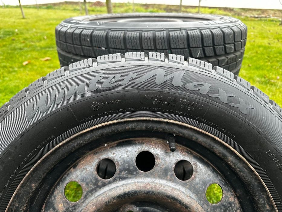 Roți de tablă + Cauciucuri de iarnă 205/60/R16 M+S