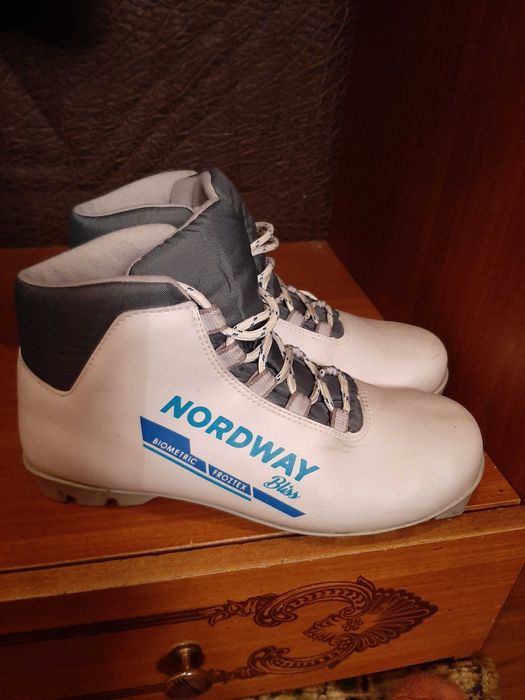 Лыжные ботинки женские