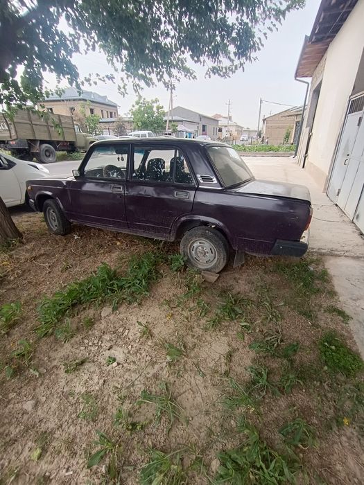 VAZ_2107 sotiladi