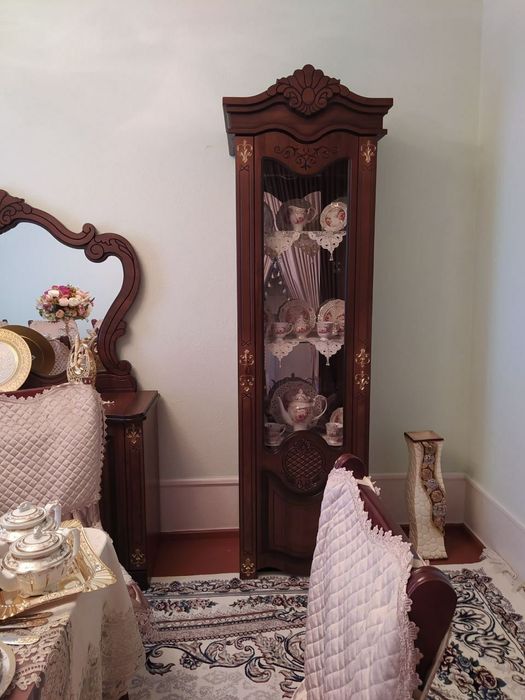 Камод-1 пенал-2,стол -1, стулья-10 штук