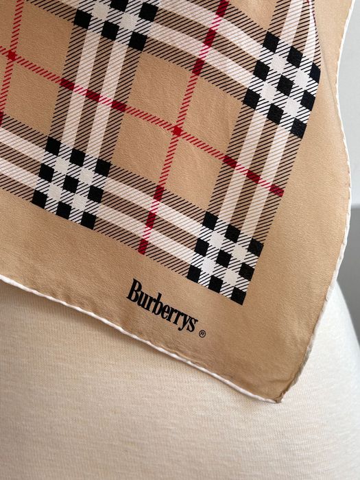 Burberry оригинален нежен копринен шал