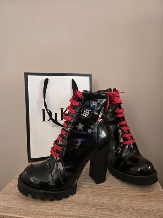 Дамски боти на ток