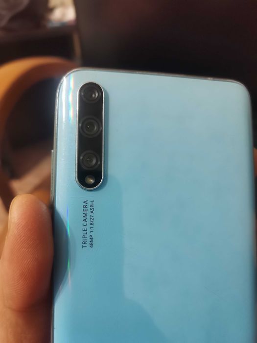 Продам Huawei Y8