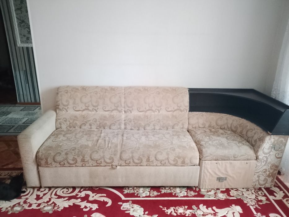 Продается диван.