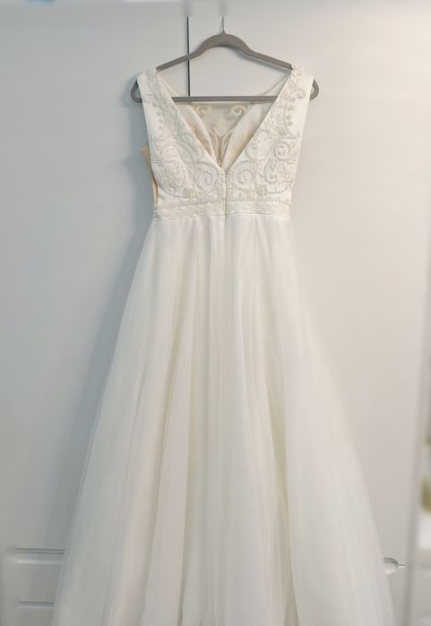 Vand rochie de mireasă elegantă tip A line.