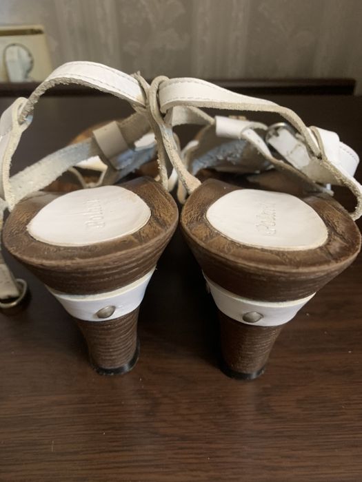 Кожаные босоножки