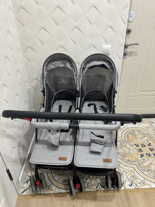 Коляка для двойняшек с перекидной ручкой,  также подходит погодкам