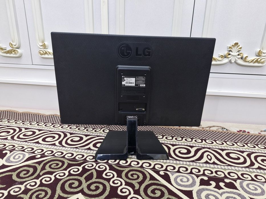 Монитор LG 22 дйюм