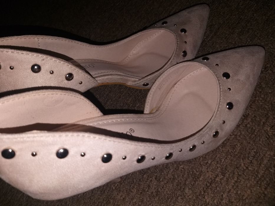 Pantofi cu toc tip stiletto