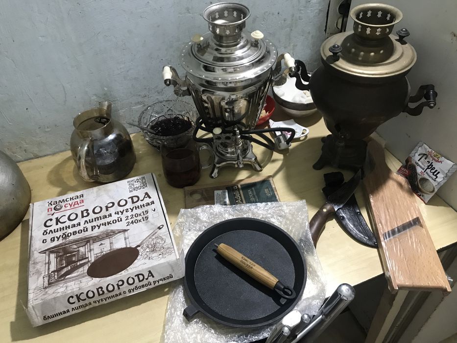 Чугуная Блиная нов 10т нож кизляр 15т самовар 15т чайный набор 25т