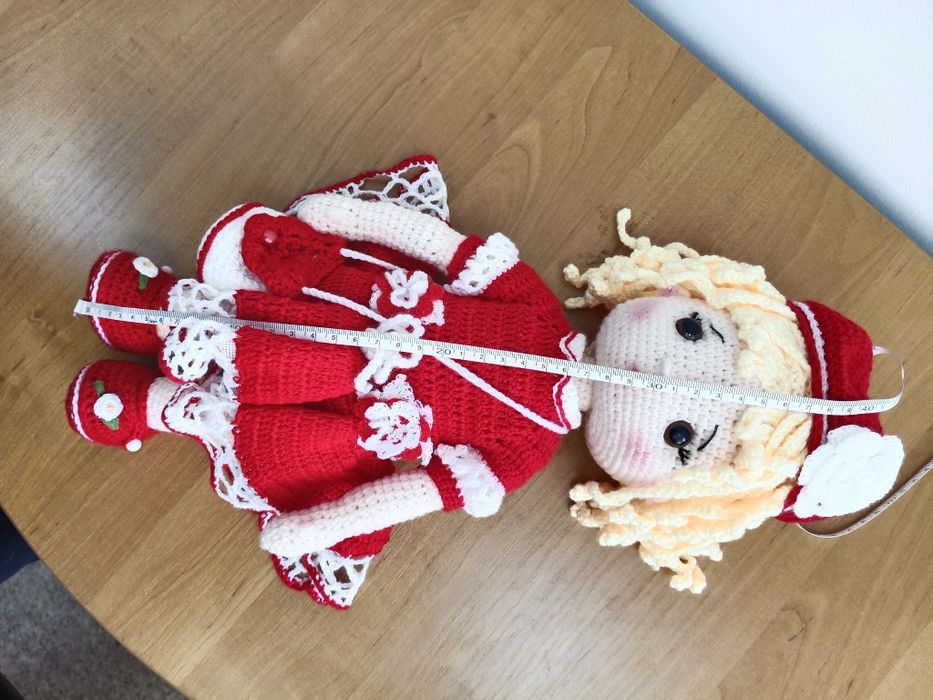 Вязаная игровая кукла