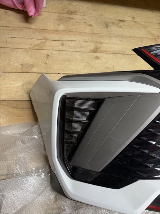 Geely Coolray бампер есть