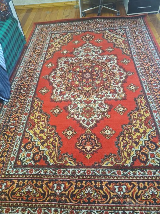 Продам шерстяной ковер в отличном состоянии (290х190 см)