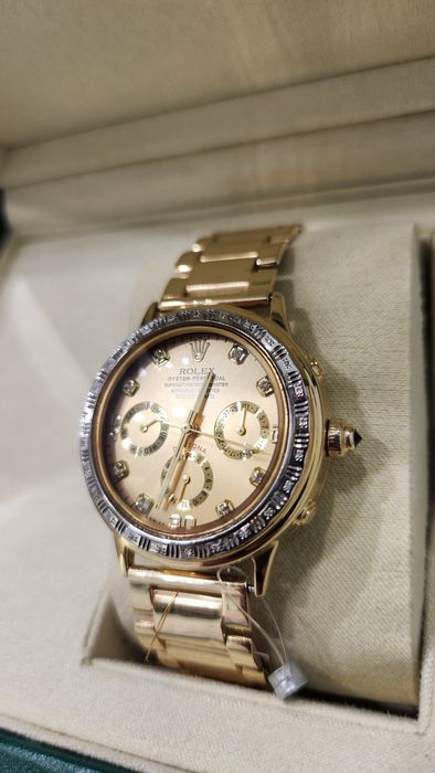 Женские золотые часы Rolex.