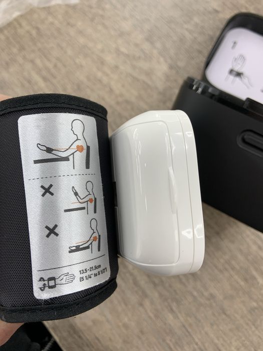 Tensiometru Omron RS3 Intelli It
