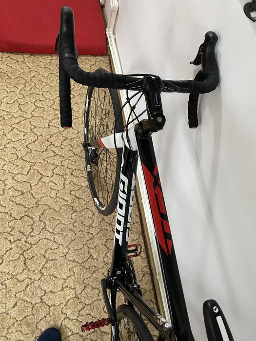 Bicicleta cursiera carbon Giant ML roti 29 impecabila 2x11 viteze