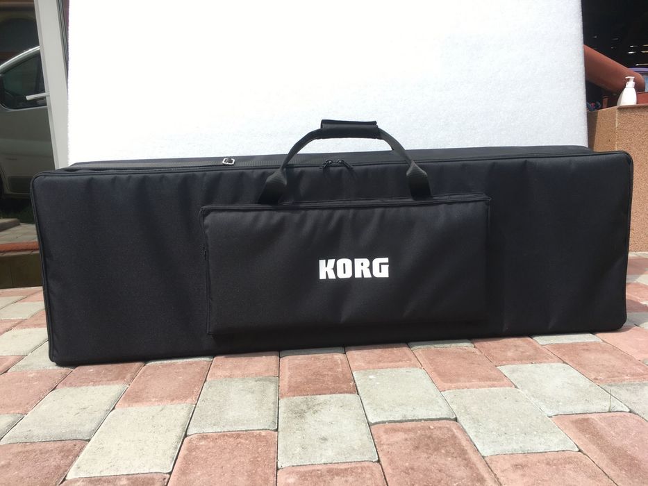 Vând husă Korg PA5X 76 Clape