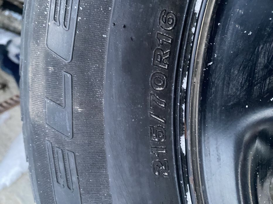 Продам запаску 215/70/16