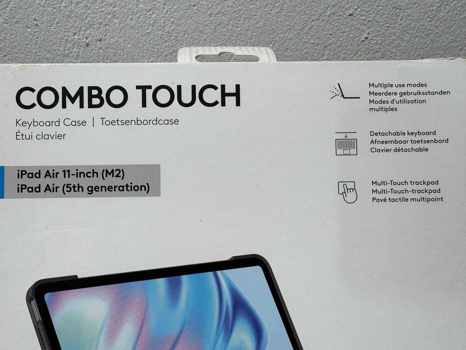 Клавиатура Logitech Combo Touch iPad Air 11-inch 5th Gen / M2