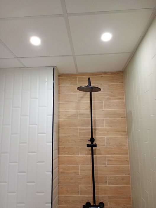 Окачен таван за баня 100 % влагоустойчиви пана от минерална вата