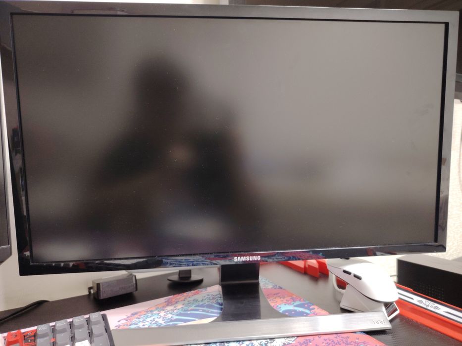 монитор Samsung U28E590D