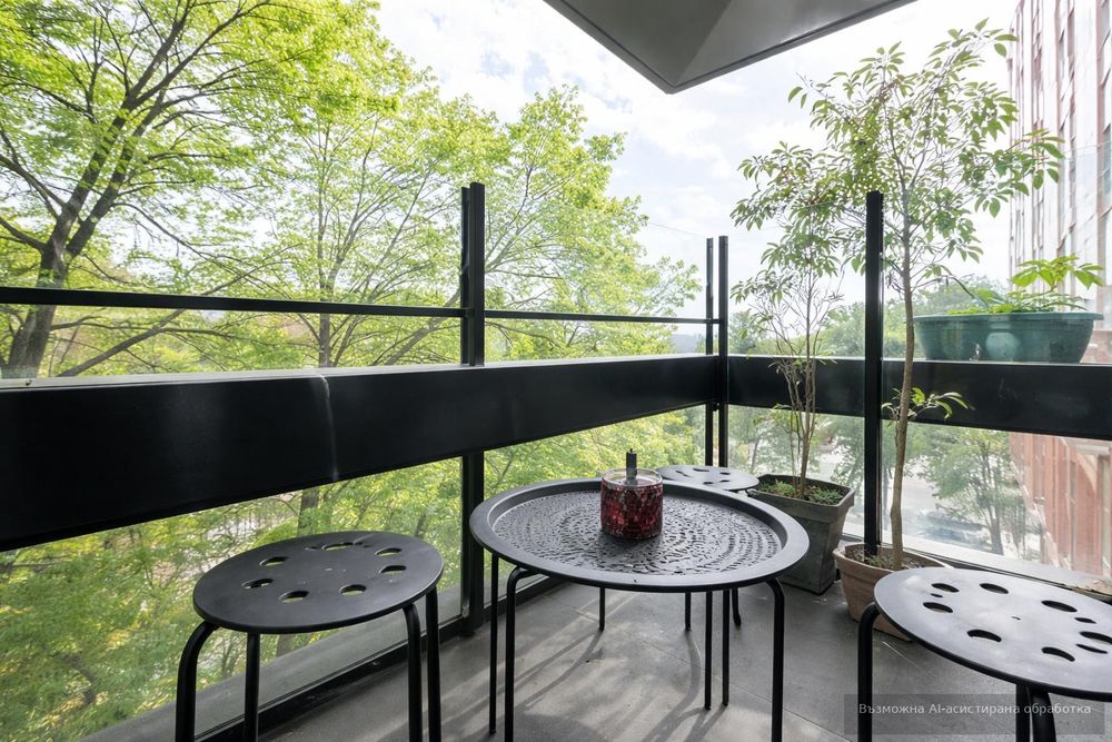 Четиристаен апартамент в центъра на София.