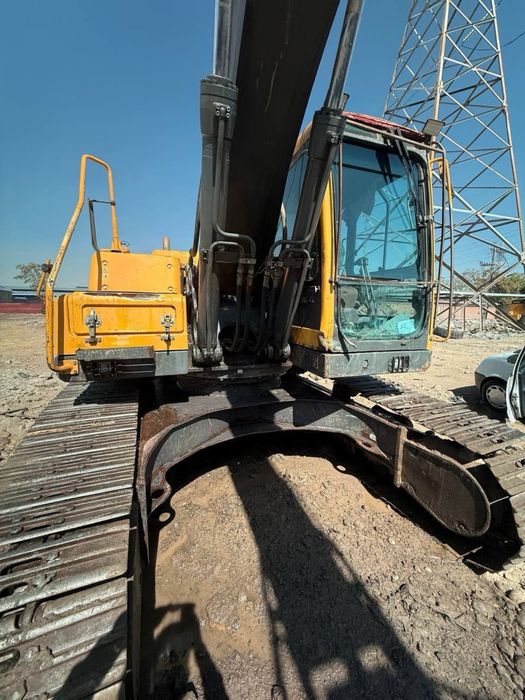 Экскаватор гусеничный VOLVO EC210 BLK 2013 йил 29000 моточас ишлаган