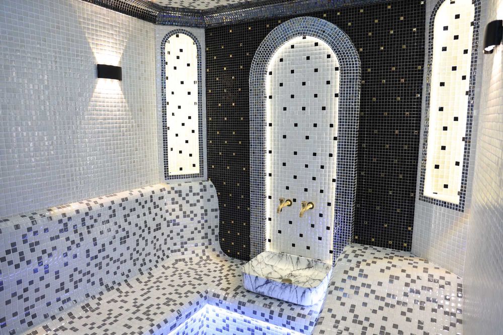 Basseyn • Sauna • Stol tennisi