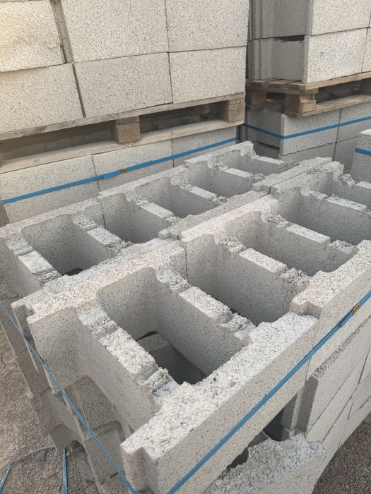 Несъемная опалубка сплитерный блок. Фундаментный блок