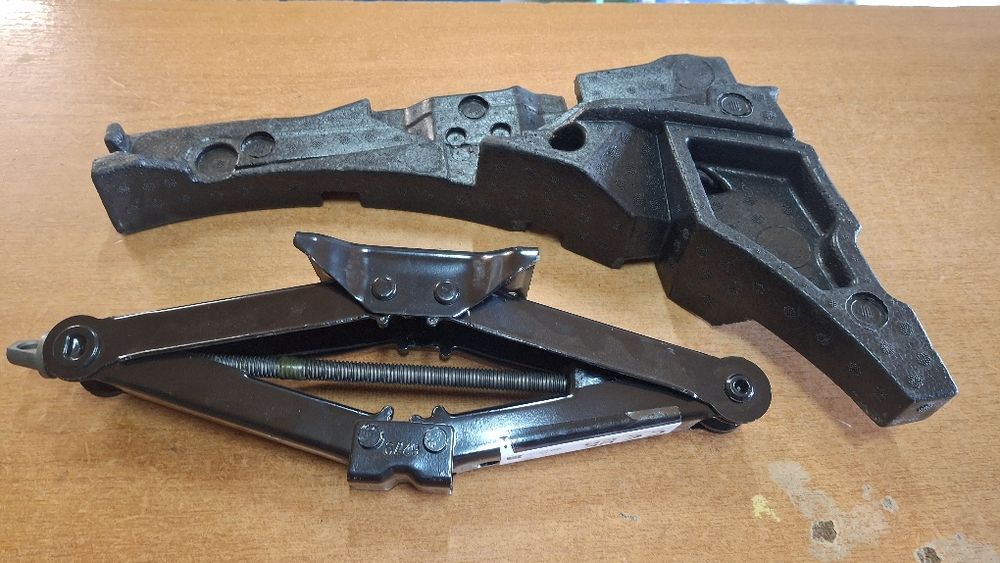 Cric cheie de roti Golf 7 Octavia Audi originale 2012+