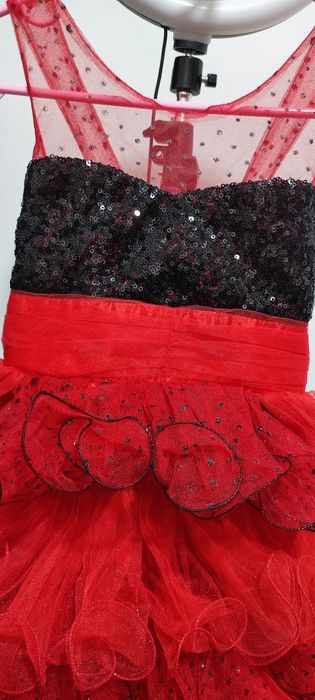 Платье с шелифтом