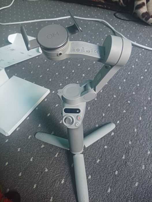 Osmo mobile Se stabilizatr  . Self,i video va boshqa narsalar uchun.